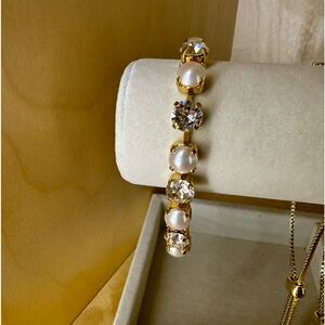 The Sparkled Shell Pearl and Crystal Gold Bracelet